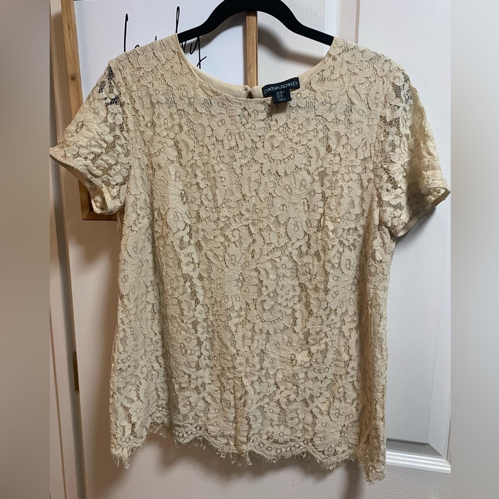 Cynthia Rowley stretch lace creamy-taupe colored short sleeve top size Medium